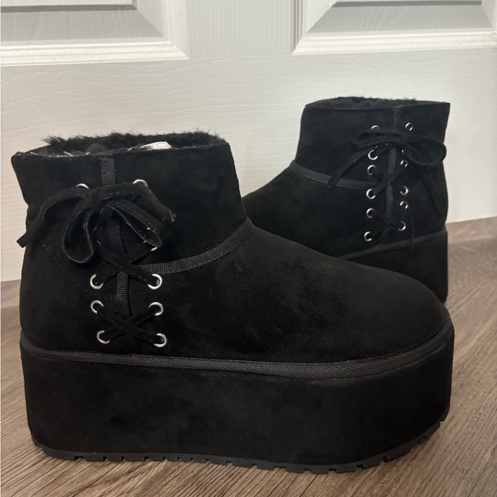 NWOB Dolls Kill / Sugar Thrillz Black Popular Lifestyle Ankle Boots - Picture 2 of 8